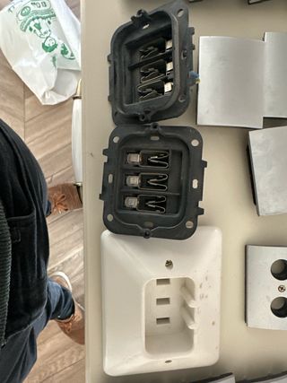 Llaves de luz Niessen Olas Titanio