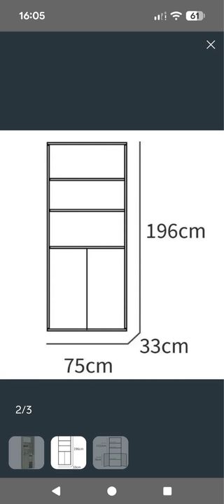 Estantería de madera con puertas