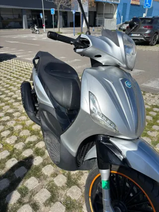 Piaggio Beverly 125 Gris Plata. ITV 2027