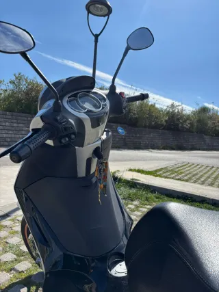 Piaggio Beverly 125 Gris Plata. ITV 2027