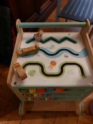 Andador infantil de madera