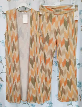 Conjunto chaleco y pantalón estampado
