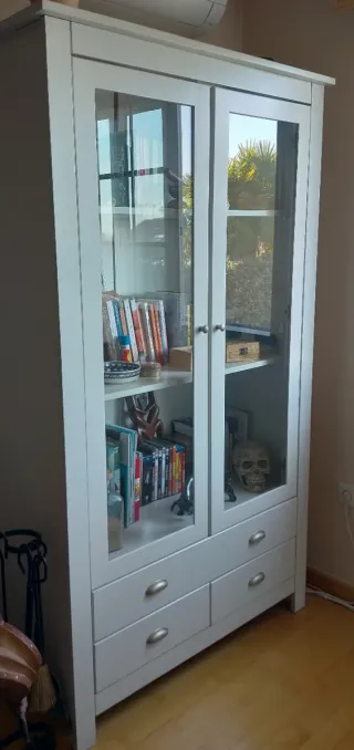 Librería Ikea Blanca con Puertas de Cristal