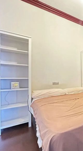 Estanterías blancas de madera