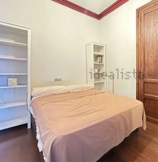 Estanterías blancas de madera