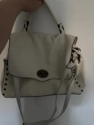 Borsa tracolla similpelle bianca borchie