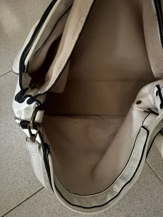 Borsa tracolla similpelle bianca borchie