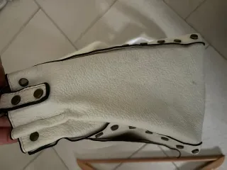 Borsa tracolla similpelle bianca borchie