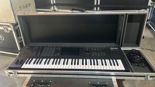 AKAI MPC KEY 61 + Flightcase + Sporte Spider Baby