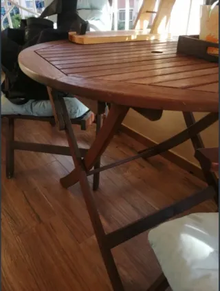 Conjunto mesa y sillas madera terraza