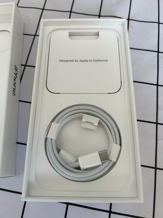 iPhone 13 negro prácticamente nuevo