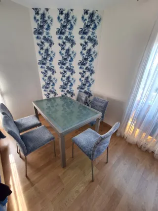 Mesa de comedor extensible y 6 sillas