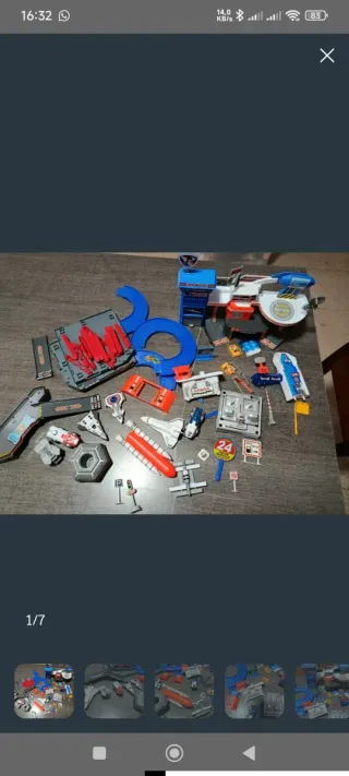 Lote de juguetes: policía y bomberos y dinosaurios