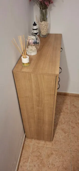 Moble de rebedor de fusta