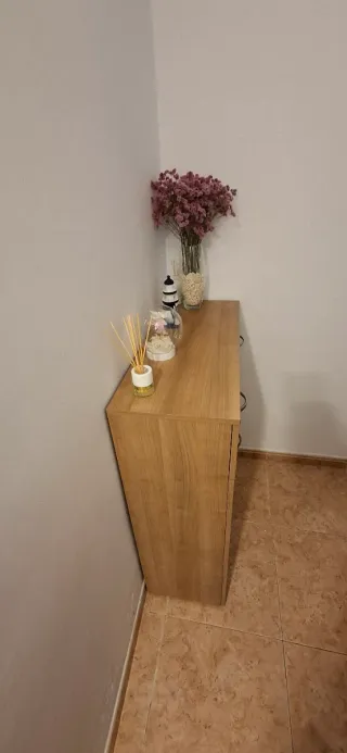 Moble de rebedor de fusta