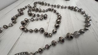 Collar de plata con cuentas facetadas