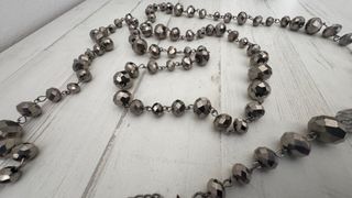 Collar de plata con cuentas facetadas