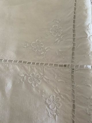 Mantel antiguo bordado floral