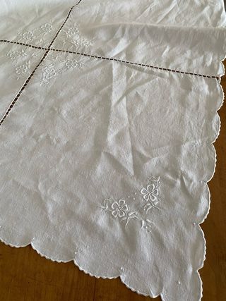 Mantel antiguo bordado floral