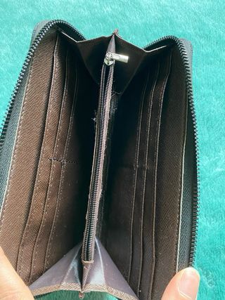 Portafoglio nero con zip