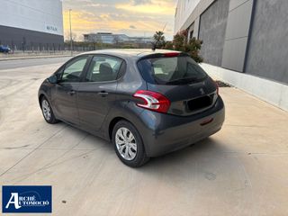 Peugeot 208 2012