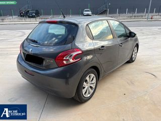 Peugeot 208 2012