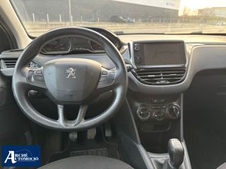 Peugeot 208 2012