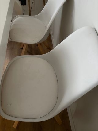 Mesa de comedor blanca de madera, sillas incluidas