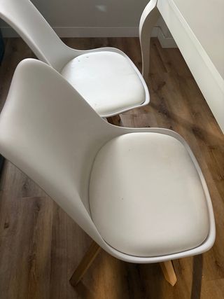 Mesa de comedor blanca de madera, sillas incluidas