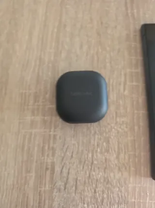 Samsung Galaxy S24 Ultra y auriculares pro 2