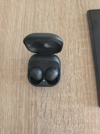 Samsung Galaxy S24 Ultra y auriculares pro 2