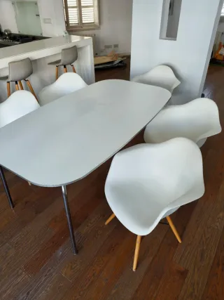 Mesa comedor+ 5 sillas, estanteria baño y espejo