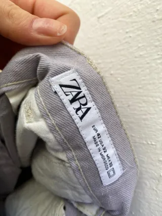 Pantalones cortos grises con toque morado