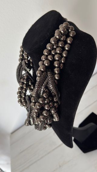 Collar de cuentas y cadena plateado