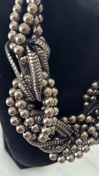 Collar de cuentas y cadena plateado