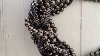 Collar de cuentas y cadena plateado