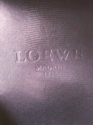 Caja Loewe, para cosas especiales,con Logo Dorado