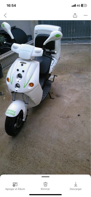 Moto Eléctrica Scooter Blanca