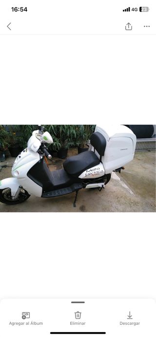 Moto Eléctrica Scooter Blanca