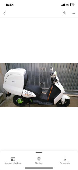 Moto Eléctrica Scooter Blanca