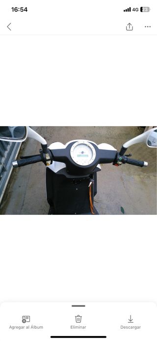 Moto Eléctrica Scooter Blanca