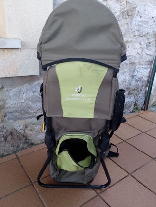 Mochila portabebés Deuter montaña