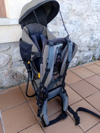 Mochila portabebés Deuter montaña