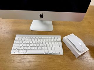 Teclado y ratón Apple inalámbricos blancos