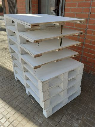 Sofá de palets blancos de madera