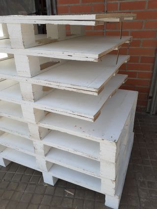 Sofá de palets blancos de madera