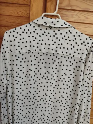 Camisa Cortefiel lunares blanca y negra