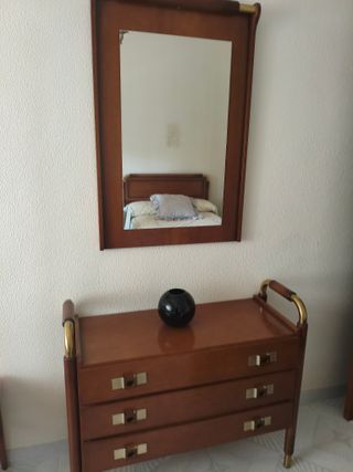 Cómoda vintage con espejo