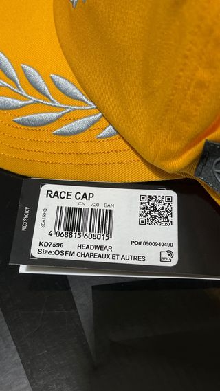 Gorra Adidas x Bad Bunny x Mercedes AMG