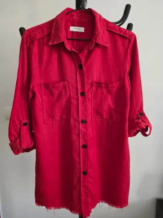Camisa larga Zara roja vaquera